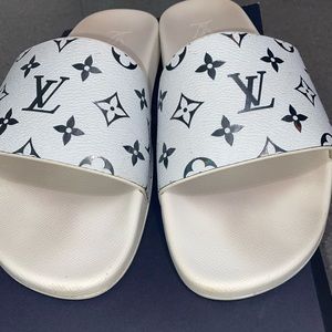 Louis Vuitton waterfront mule slides